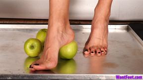 Trinity Apple Squeeze - Food Crush - HD MP4