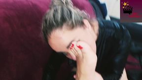 escrava natacha sub gosta de lamber pes e apanhar com chicotes