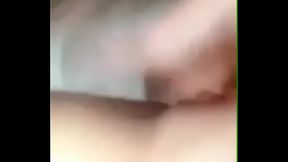 La s&oelig_ur de anissa se doigte