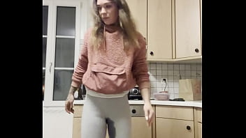 Look how I piss in my pants