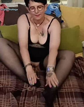 Sylvia Ringer : Stockings Tease