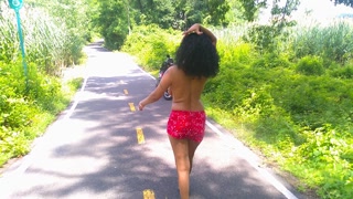 WALKING AROUND BIKE TRAL PARK NAKED SOLO FEMALE EBONY BIG TITS CAUGHT