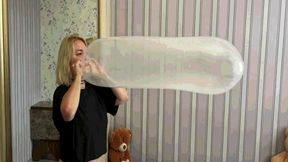 Jeanette and the condom XXL MP4