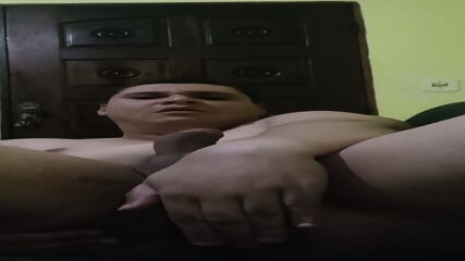 Eu me masturbando com o plug inteiro dentro do meu cu 2