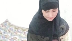 Muslim girlfriend ko bathroom me pakad ke pel diya