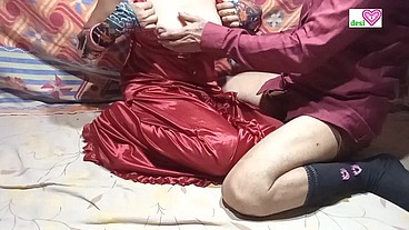 Bhauji ko red maxy me hot lag rahi mast chudai real Hindi se. Video