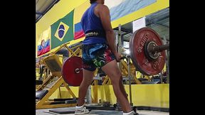 Hombre fuerte est&aacute_ caliente