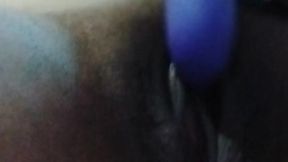 Deixando a buceta bem molhada na masturbação