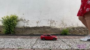 Sneaker-Girl Lilly - RC Toy Car Crush