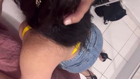 aliviando meu tio depois do trabalho, deixei ele gozar no cuzinho depois na minha boquinha