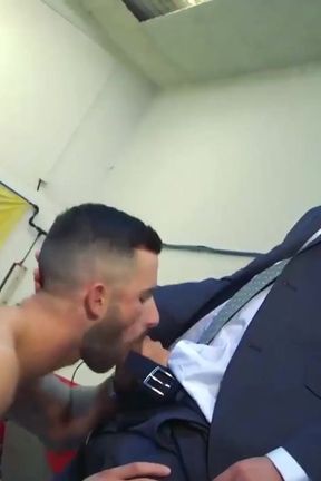 MENATPLAY - Athletic Sunny Colucci anal fucked by Klein Kerr