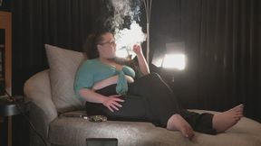 Sitting in my tie front top smoking a VS menthol 120 accenting exhales