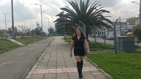 hotwife latina ensena su ropa interior a desconocidos en el centro comercial en colombia milf bhabhi latina
