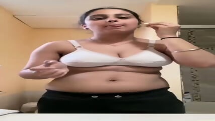 Hot bhabhi nude body show