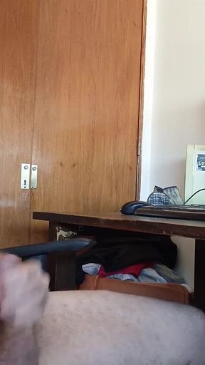 Jerking off Meanwhile I Homeoffice