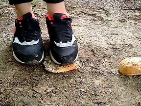 Air Max 1 crushing bun