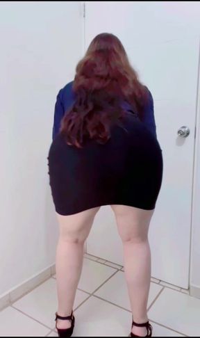 SECRETARY BIG ASS MEXICAN HOT LATINA MILF TAKES OFF ALL HER CLOTHES IN THE OFFICE AND OPENS HER ASS