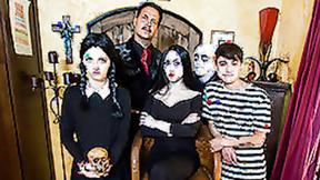 ”Addams Family Groupsex - Audrey Noir, Kate Bloom”