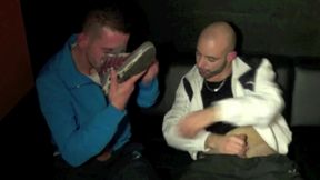 bon baise en backroom entre kiffeur de sneakers