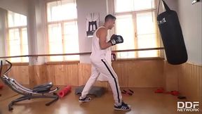 Boxing, Sucking, Cumming: Blowjob Workout At The Gym