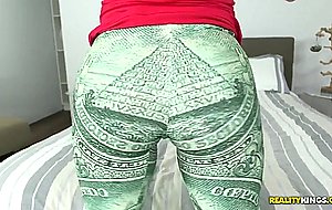 Half-italian and half-salvadorian babe bella reese pops out her jugs