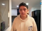 Rubia de tetas grandes se atasca en la lavadora y su hermanastro se la folla - Naty Delgado