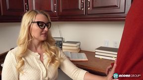 40-year-old beauty Julia Robbie fucks a 21-year-old