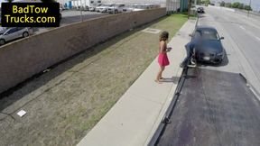Real babe blows truck driver for free tow