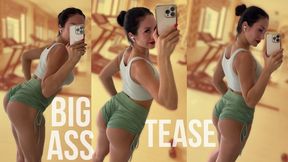 Fit Butt in Tiny Shorts in the Gym