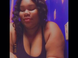 HOT big beautiful woman SMOKES A BLUNT PREVIOUS TO SUCKING KNOB IN THE BATHS