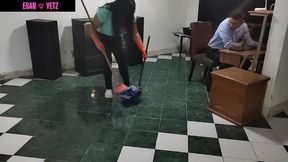en efecto, que tetona esta mi sirvienta