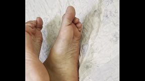 Arab Hijab Girl in Niqab Teases Her Cute Feet and Soft Soles