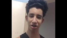 Novinho gritando e procurando uma mulher