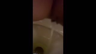 実は限界までおしっ○を我慢すると興奮する変態です