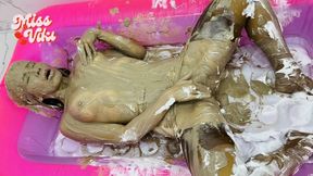 Foam and Chocolate Mousse! Retro Stockings and Masturbation!