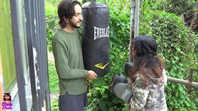 Practicando boxeo golpeo al vecino y no me queda de otra que consentirlo chupandole su gran verga y me dejo follar