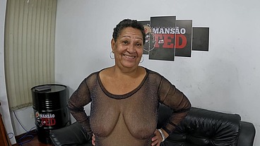 Dorinha levando ferro aos 70 anos de idade - Dora Rodrigues