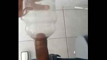 Gozando dentro da garrafa