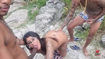 Amanda Souza Primeira Vez Dando Pra Dois Roludos Na Praia de Nudismo Com Brinquedo Ator e Joao O Safado