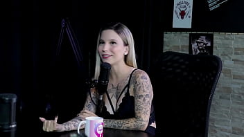 Era assediada no trabalho, foi capa da sexy, os pais n&atilde_o sabem que ela faz porn&ocirc_ e era a puta da escola - Baby Fire (SHEER/RED)