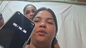 Reto de Respiración ella me cubre la nariz y la boca con un cronómetro