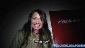 Amateur Fan of Amateur mets her idol and fucks him for free