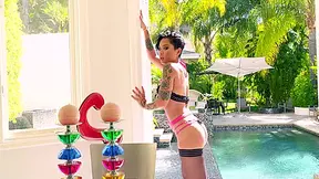 Takes Every Inch Of Dredds Bbc - Honey Gold