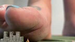 Q8 giga giantess squashes mega giantesses barefoot