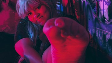 Foot Fetish & Panty Stuffing BBW Halloween Fantasy with Morrigan