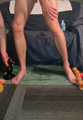Hot Gay Twink Riding Multiple Huge Dildo's and Has Pissing Orgasms