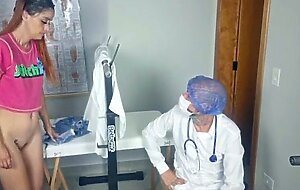 Equipe de ginecologistas atende a primeira vez da paciente!