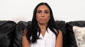 Cubanita caliente se deja romper el culo por necesidad