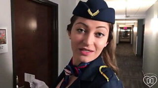 Dani Daniels'in kıçı derinden beceriliyor ve sıcak meniyle ağzına kadar dolduruluyor