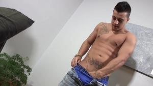 Maskurbate - Cute Frank has a passion for sloppy fucking